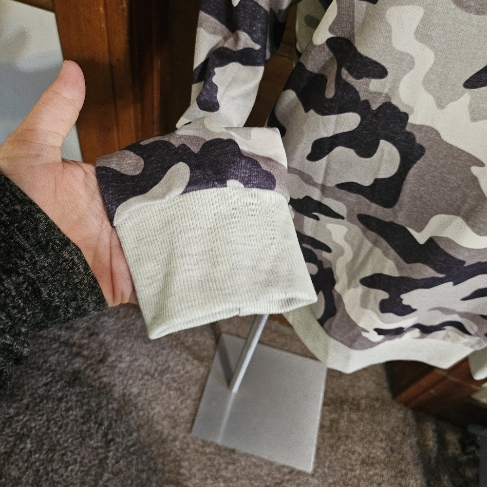 Gray Camo Lightweight Sweatshirt Size L - Picture 5 of 9